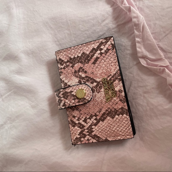 Victoria Secret Croc Print Card Wallet - Picture 3 of 3